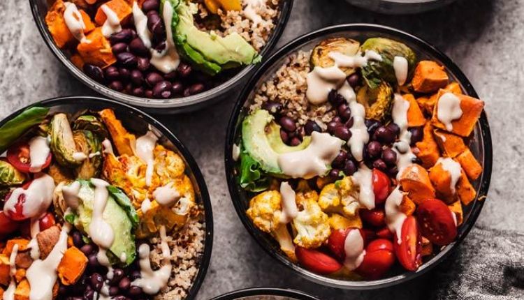 Vegan Proteins: Types and How to Add Them to Your Day (No Complications)